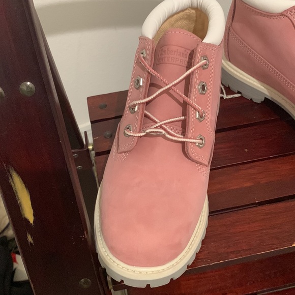 Pink Timberlands - Picture 4 of 8